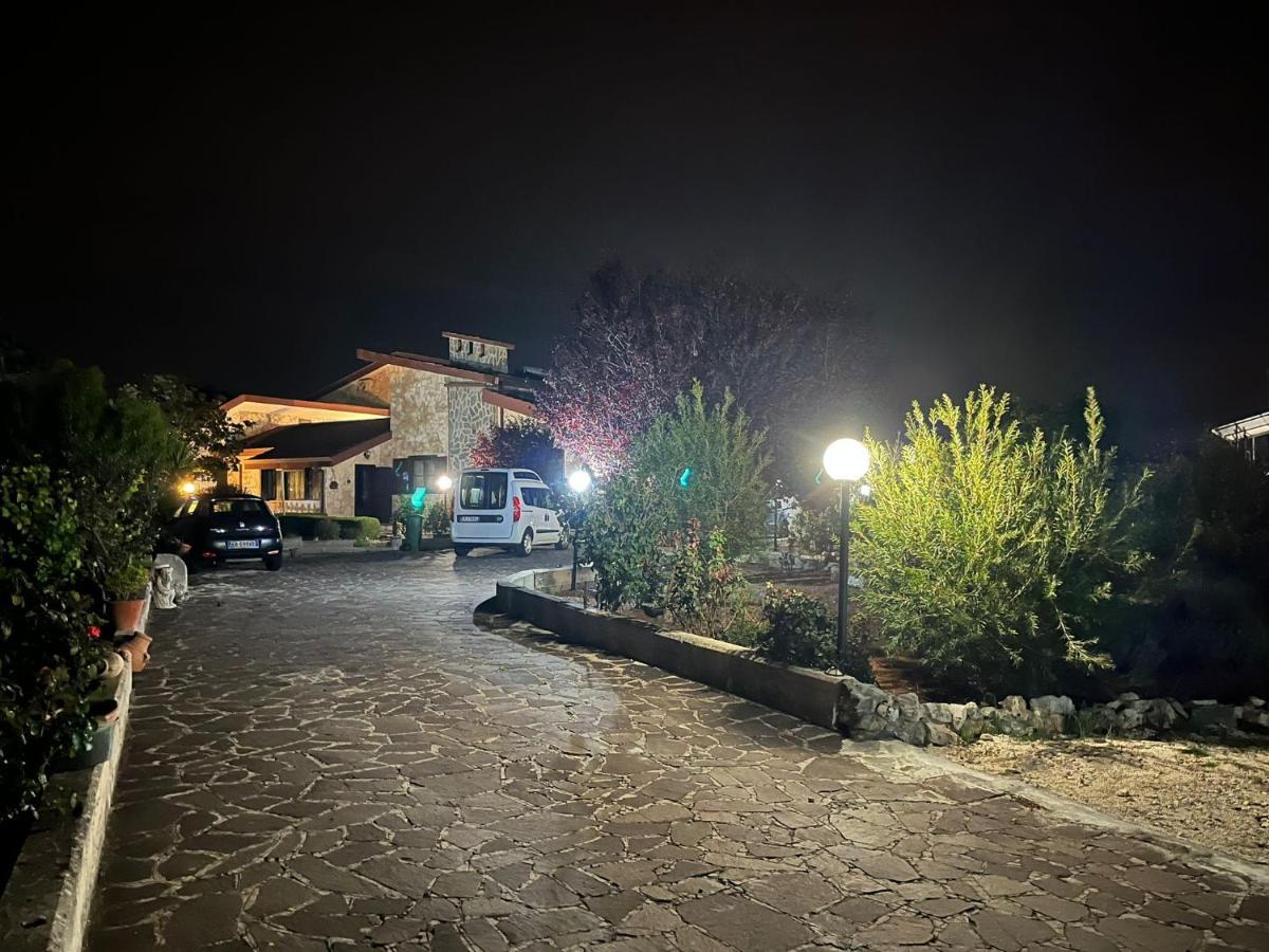 Case Vacanza E Camere In Villa Isabella Con Parcheggio Custodito E Wifi Gioia Del Colle Exterior foto