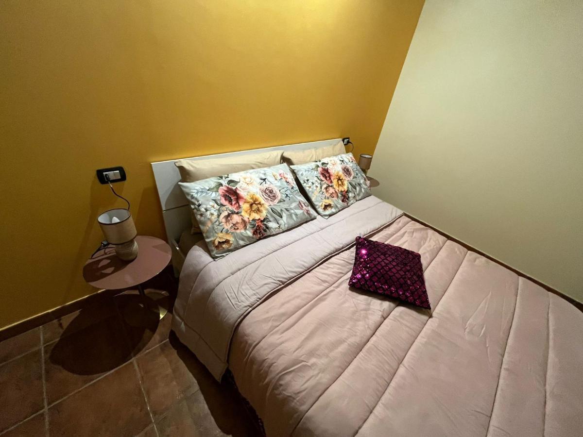 Case Vacanza E Camere In Villa Isabella Con Parcheggio Custodito E Wifi Gioia Del Colle Exterior foto