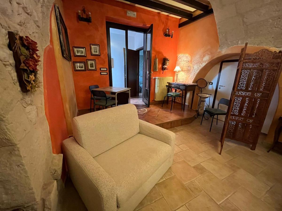 Case Vacanza E Camere In Villa Isabella Con Parcheggio Custodito E Wifi Gioia Del Colle Exterior foto