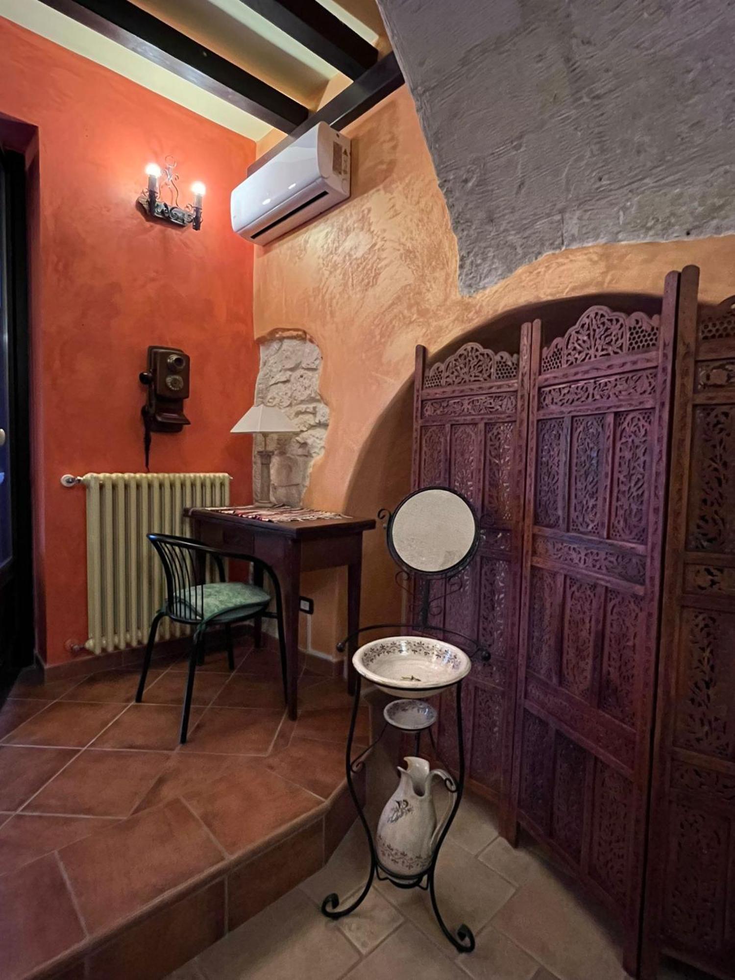 Case Vacanza E Camere In Villa Isabella Con Parcheggio Custodito E Wifi Gioia Del Colle Exterior foto